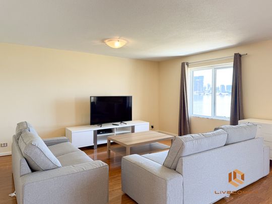 South Perth - Photo 1