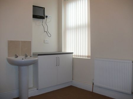 1 bed House Share - To Let - Photo 5