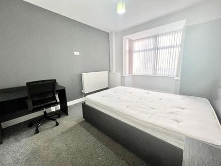 4 bedroom terraced house to rent - Photo 3