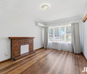 Freshly Renovated Home Offering Comfort & Convenience - Photo 3