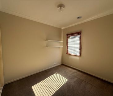 Charming 3-Bedroom East Facing Home in Burnside Heights - Photo 3