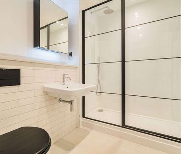 A recently built three bedroom maisonette to rent at Huntley Wharf ... - Photo 1