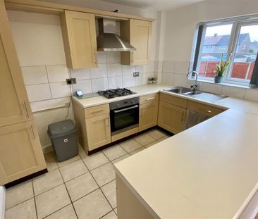 3 bedroom semi-detached house to rent - Photo 6