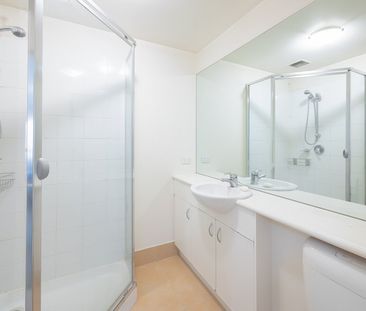 6215/570 Lygon Street, Carlton VIC 3053 - Photo 4