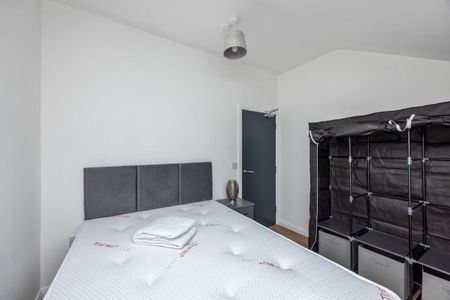 Apt 6, 27 Camden Street, Belfast BT9 6AT - Photo 4