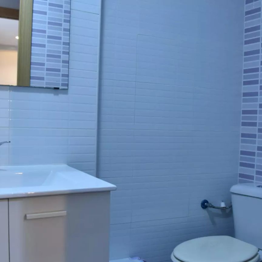Room in 6-bedroom apartment in Ciutat Vella - Photo 1