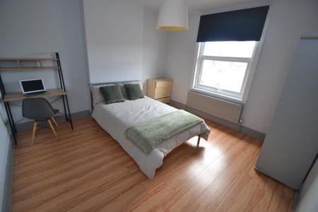 5 bedroom semi-detached house to rent - Photo 5