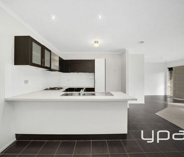 Stylish, Low-Maintenance Living with Solar Savings! - Photo 4