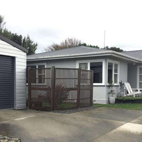 Easy-Care Standalone Home. - Photo 1