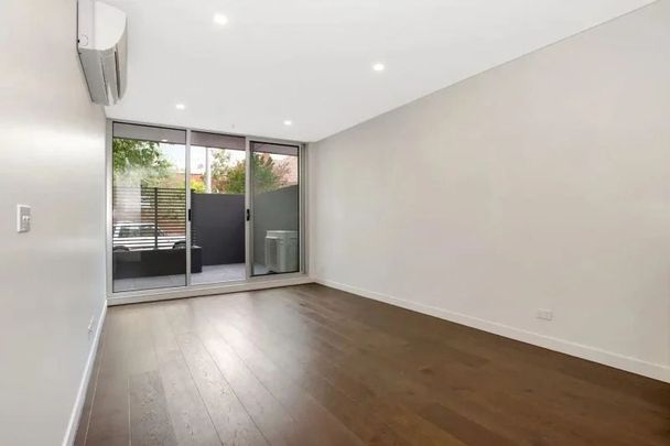 STUNNING CONTEMPORARY LIVING - Photo 1