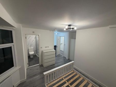 5 bedroom house of multiple occupation to rent - Photo 5