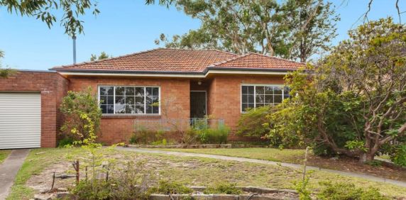 Beautifully Updated Family Home in Prestigious Riverview - Photo 2
