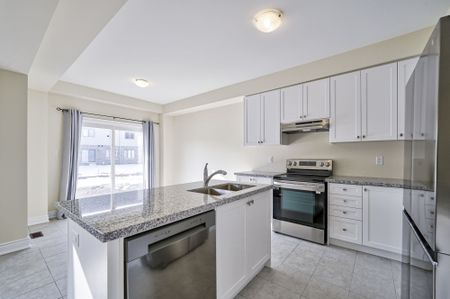 For Lease - 126 Lorne Thomas Place, New Tecumseth, Ontario - Photo 5