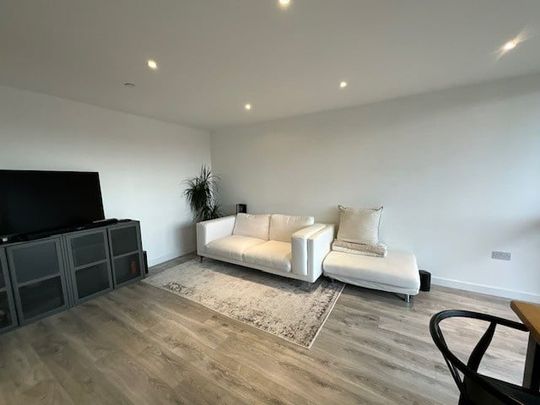 1 Bed Flat, Panoramic Tower, E14 - Photo 1