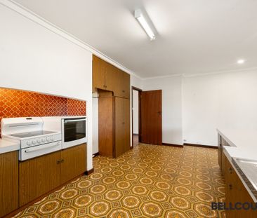 Warm, Welcoming & Wonderfully Spacious – A Classic Balcatta Gem - Photo 4