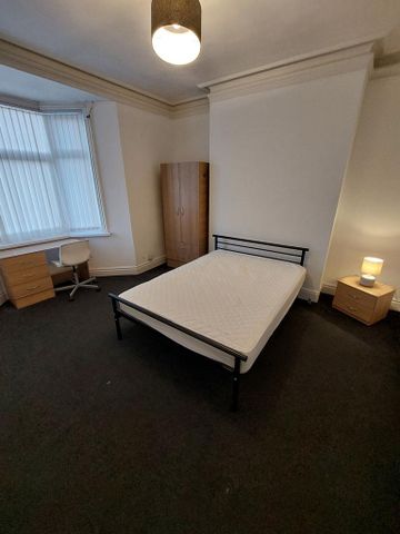 1 bedroom in a house share to rent - Photo 5