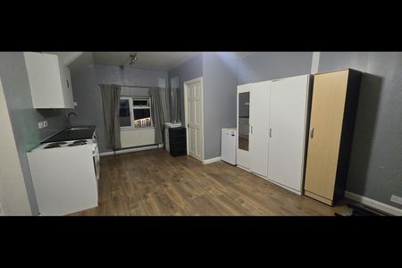 Studio Flat, Moyne Place, NW10 - Photo 4