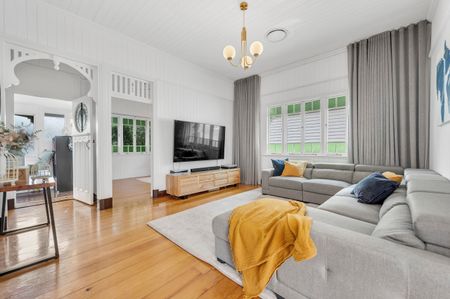 Stunning home in Ashgrove with a surprise out the back. - Photo 5