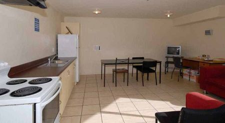 Furnished Studio Room in Hillcrest - Quiet Street - Photo 5