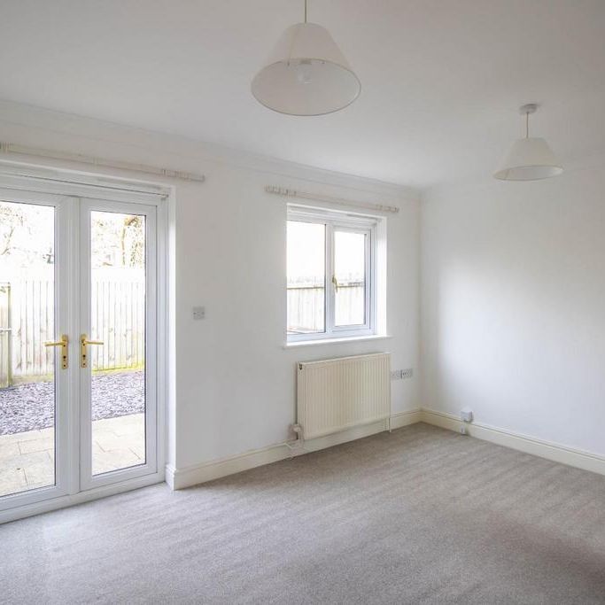 4 bedroom end of terrace house to rent - Photo 1