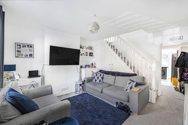 2 bedroom end of terrace house to rent - Photo 1