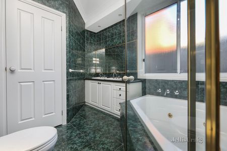 33 Maddox Road, Newport - Photo 4