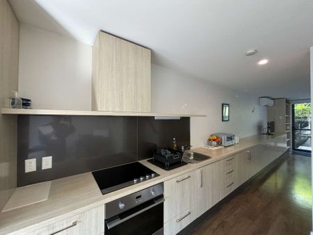 Stylish Fully Furnished Apartment in the Heart of Christchurch! - Photo 3