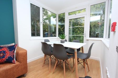 8 Bed Semi-Detached House, Heatherdeane Road, SO17 - Photo 2