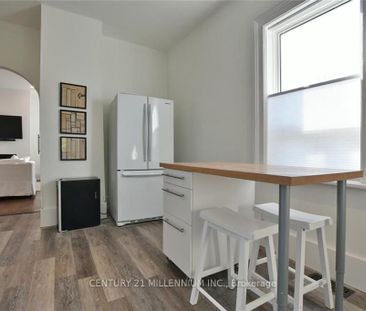 Detached Home For Lease | S8141296 - Photo 2