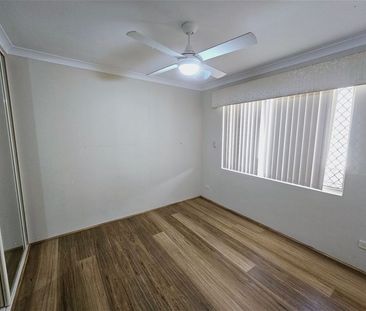 $750/w Spacious 3x2 Home - Photo 2