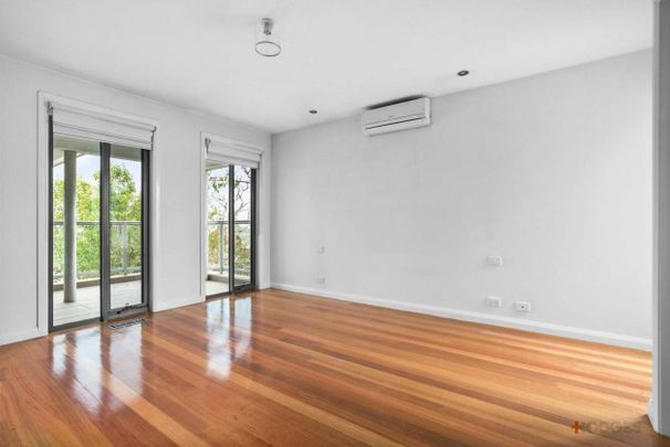 PRIME PARKDALE | FAMILY HOME | BAYSIDE LIVING - Photo 1