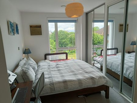 2 Bed Flat, Creekside, SE8 - Photo 2