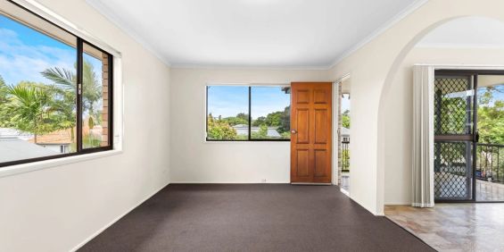 Bright & Spacious 4 bedroom Family Home in Gordon Park - Photo 3