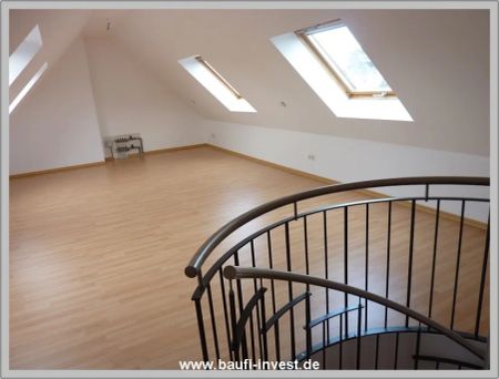 + + + RENOVIERTE 3 Zi-Maisonette-WHG. GEHOBENE AUSSTATTUNG, BALKON, NIEDRIGENERGIEHAUS + + + - Foto 2