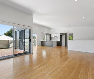 Luxury Home Opposite the Park! - Photo 2