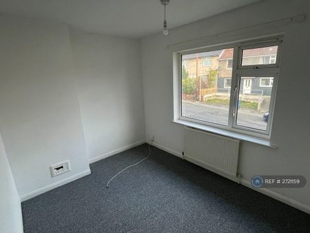 3 bedroom semi-detached house to rent - Photo 3