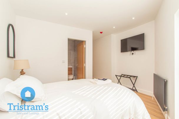 7 bed Mid Terraced House for Rent - Photo 1