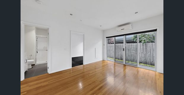 Modern Two-Bedroom Living in a Prime West Footscray Location - Photo 1