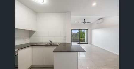 STYLISH LOWER FLOOR UNIT - Photo 5