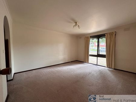 42 William Perry Close, Endeavour Hills - Photo 2