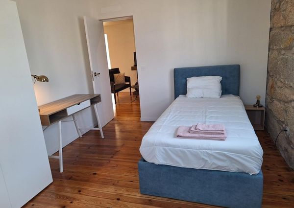 Aluga se quartos somente a estudantes no Castelo da Maia