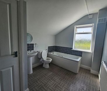 2 bedroom end of terrace house to rent - Photo 4