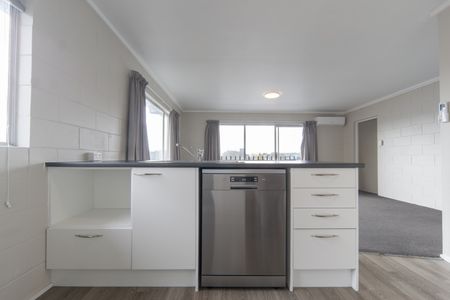 Charming 2-Bedroom Apartment in Hamilton - Photo 4