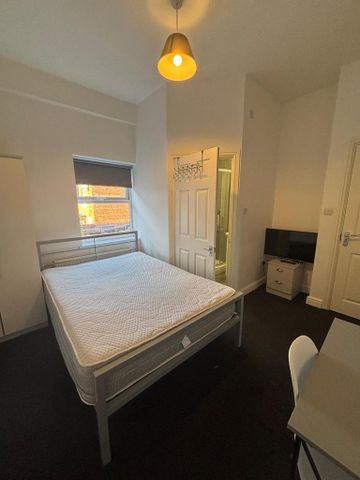 4 bedroom house of multiple occupation to rent - Photo 4