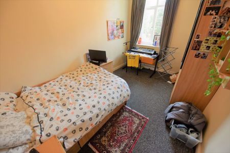 7 bedroom Flat in Wood Lane, Leeds - Photo 2