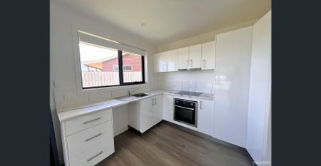 Modern Comfort With Flexible Living. - Photo 2