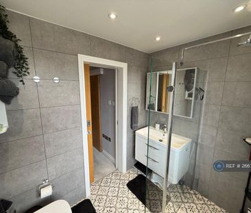 4 bedroom semi-detached house to rent - Photo 2