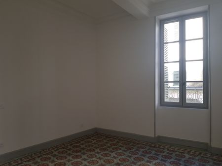 Location Appartement 4 pièces 86m² NIMES 30000 - Photo 4