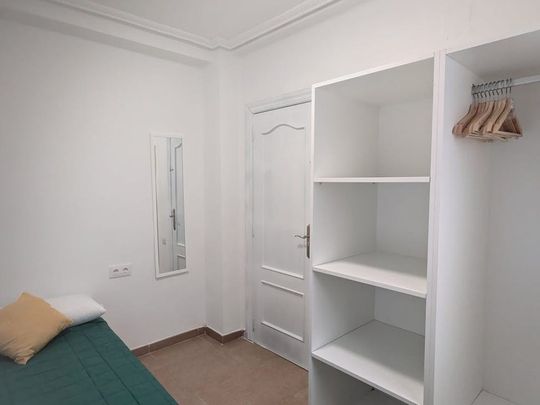 Carrer de Joaquín Costa, Burjassot, Valencian Community 46100 - Photo 1