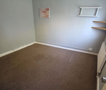 Rockingham Close, Uxbridge, UB8 - Photo 3